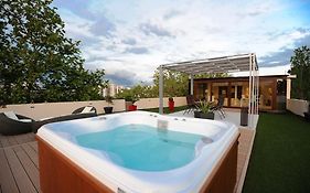 Feel Good Penthouse With Jacuzzi